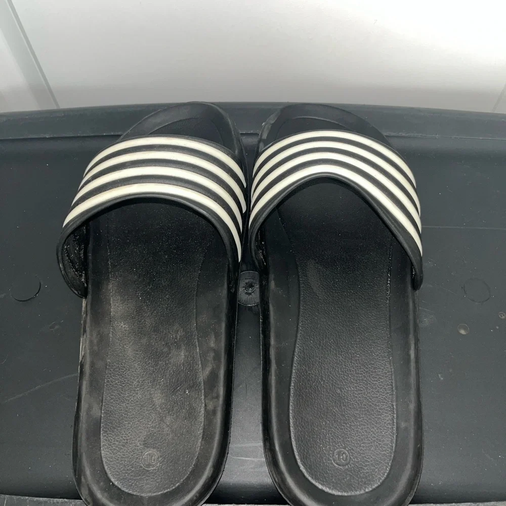 Men’s Black and White Slide Sandals Size: 10